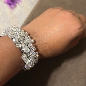 Beautiful Women’s 50s Clear Faceted Aurora Borealis  Crystal stretchy